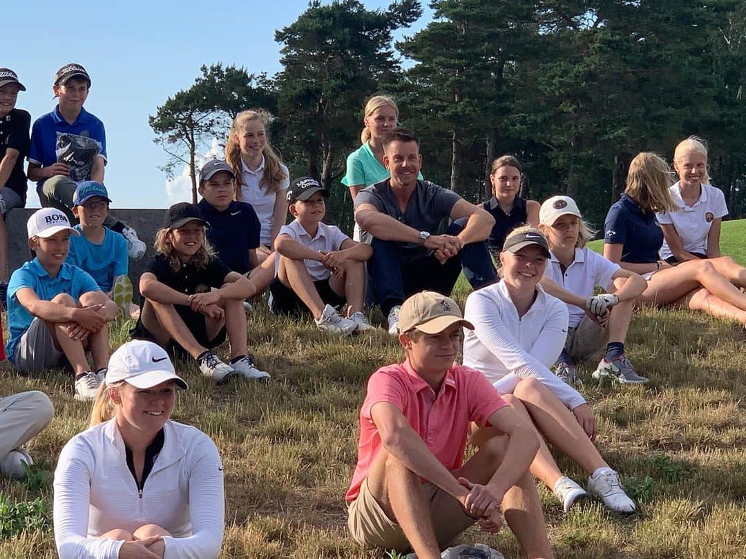 ヘンリク・ステンソンのインスタグラム：「Annual junior tournament at my home club @barsebackgolfcountryclub. Great to see all the energy and enthusiasm on and off the course. #growgolf」