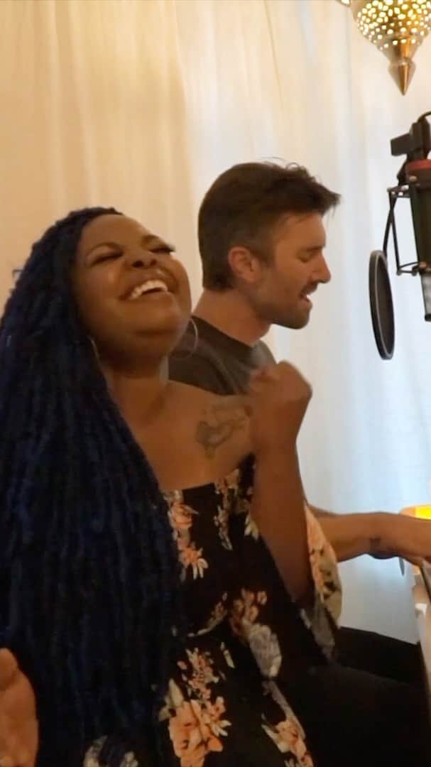 ブランドン・ジェンナーのインスタグラム：「Brandon Jenner and Emi Secrest - It is such a treat to be able to create music with Emi and these incredible women. 🙏🏼❤️🙌🏼 This is the exact spot where I wrote this song so we figured it was the perfect place to do a stripped down version of it.  @emisecrest ❤️ @thegirlinthegolddress ❤️ @itskerilee ❤️ @sw33tcece ❤️ @taylergreen ❤️」