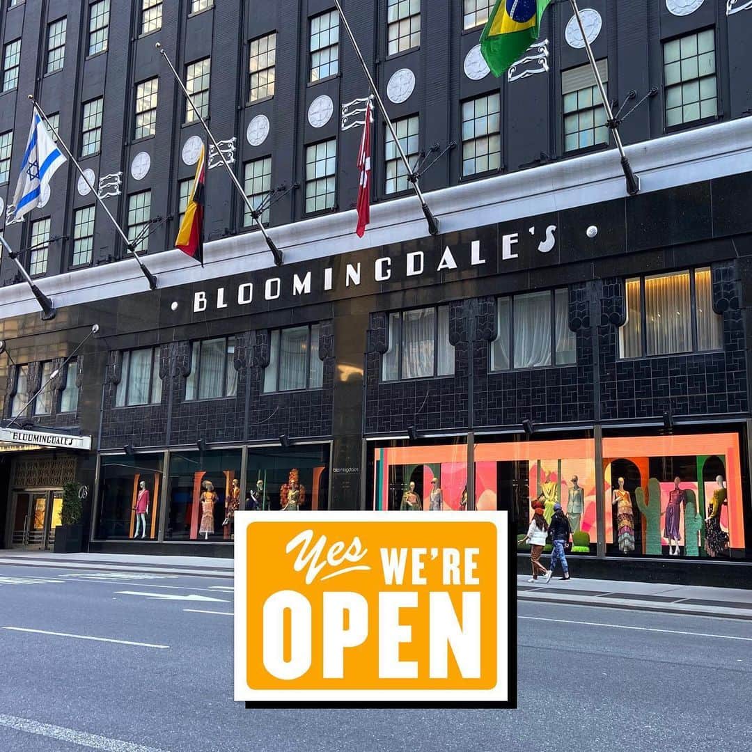 Bloomingdale'sさんのインスタグラム写真 - (Bloomingdale'sInstagram)「Yes, we’re open! We can’t wait to welcome you back to almost all Bloomingdale’s and Bloomingdale’s Outlet stores this week. Head to the link in bio to learn more about our enhanced safety measures.」6月23日 4時30分 - bloomingdales