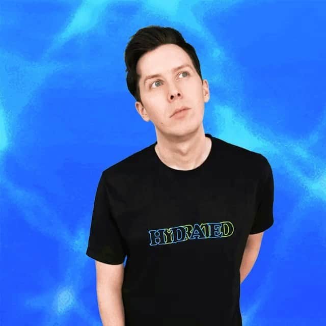 フィル・レスターのインスタグラム：「My new 🌵HYDRATED💦 merch collection is out now - ft. two new shirts, a cactus cushion and a holographic tote!  I feel a deep emotional connection to these items and their very important health message - I hope you all feel the same. 🌍 amazingphilshop.com 🇺🇸 us.amazingphilshop.com」