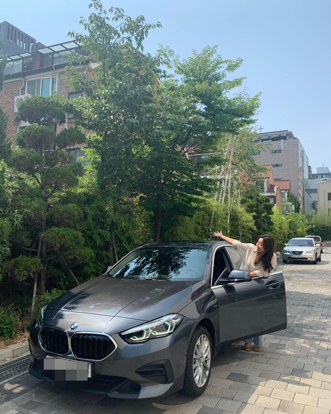 イ・ボミさんのインスタグラム写真 - (イ・ボミInstagram)「- 여러부운~~ 제 첫번째 붕붕이🚘 입니다~ 첫차가 BMW라니... 너무 좋아서 날아갈거같아요🥰 조심히 안전운전 하겠습니다❤️ - #코오롱모터스 #BMW삼성전시장 #BMW220dGC @klman_ssangki @hyosupkim」6月22日 19時48分 - bomee.lee