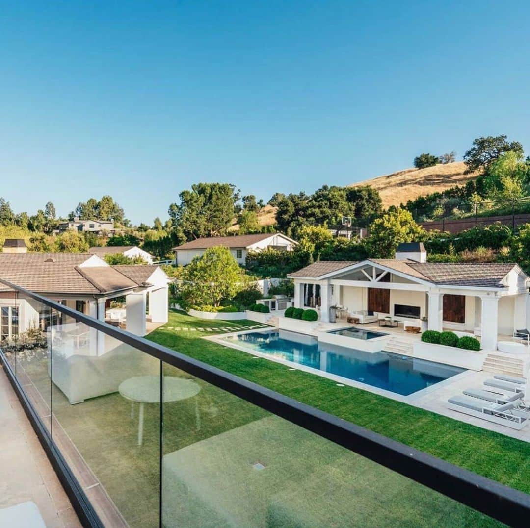 Dirk A. Productionsさんのインスタグラム写真 - (Dirk A. ProductionsInstagram)「🚨UP FOR GRABS! 9 bedroom, 11 bath Estate in Hidden Hills previously owned by @theweeknd • If interested in more info and price, DM or Text (424) 256-6861」6月22日 19時57分 - supercarfocusdotcom