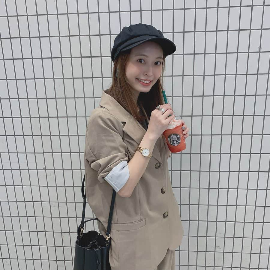 榊本麻衣さんのインスタグラム写真 - (榊本麻衣Instagram)「♡♡﻿ ﻿ ﻿ 終わる前に飲めてよかった🍓♡﻿ ﻿ 季節限定のものとか気がついた時には﻿ 終わってるってことが多いからよかった🥺✨﻿ ﻿ とりあえずゴロッとイチゴフラペチーノ🥤💖﻿ ﻿ また飲むタイミングあったら﻿ 苺の他のやつも飲んでみよーっと🥴❤️﻿ ﻿ ﻿ #スタバ #Starbucks #ゴロッとイチゴフラペチーノ #フラペチーノ #スタバ新作 #苺 #美味しい」6月22日 19時50分 - maipipii