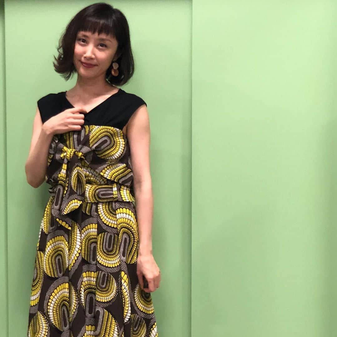 山口もえのインスタグラム：「じつは・・・ 前髪だけすごいくせ毛なの 梅雨だからストパかけたよ それにしても前髪切り過ぎた！ でも のびるから気にしない いや、やっぱり気にする。。。笑  #梅雨#くせ毛#髪の悩み#永遠のテーマ #ストパしないとにわとりのとさか #ロケ」