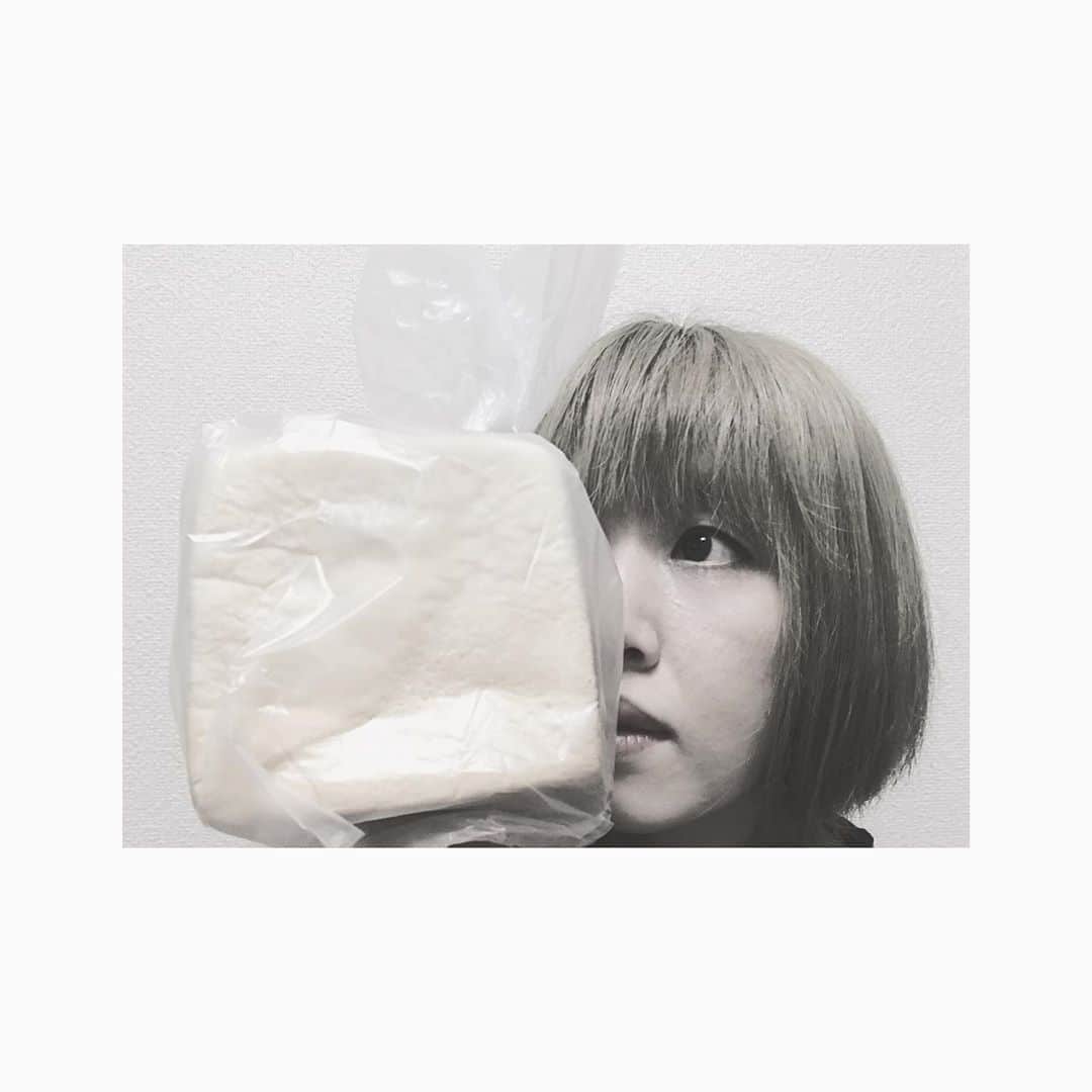 奥村愛子さんのインスタグラム写真 - (奥村愛子Instagram)「* れいちゃんがくれた 銀座に志かわの食パンが 美味しすぎてキケン  #銀座に志かわ  #に志かわ」6月22日 20時12分 - okumuraaiko