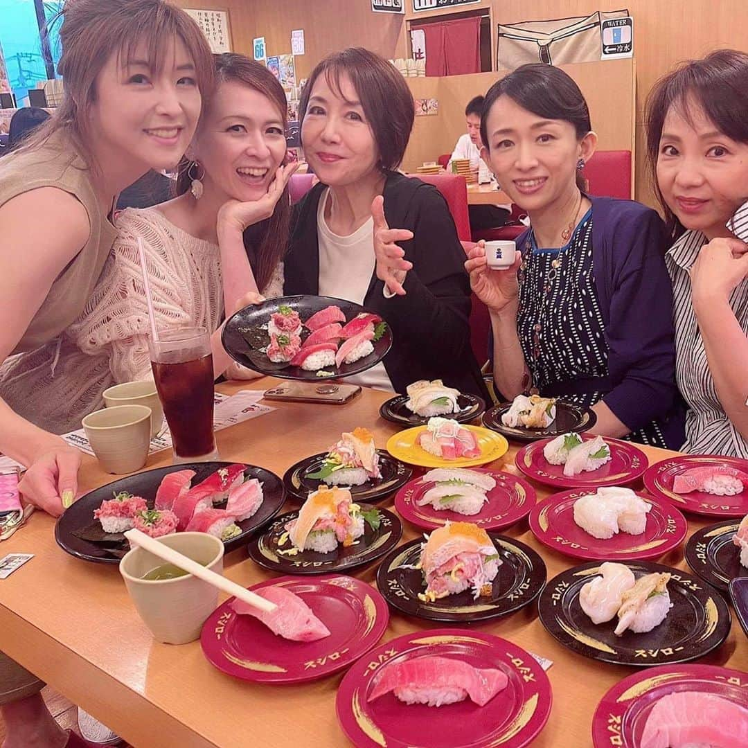 奈美悦子さんのインスタグラム写真 - (奈美悦子Instagram)「今夜はスシローで女子会❣️ #スシロー#女子会#よく食べた#食べ過ぎ#飲み過ぎ#楽しい時間#おしゃべりが止まらない #仲良し#デザートまで」6月22日 20時31分 - nami.etsuko