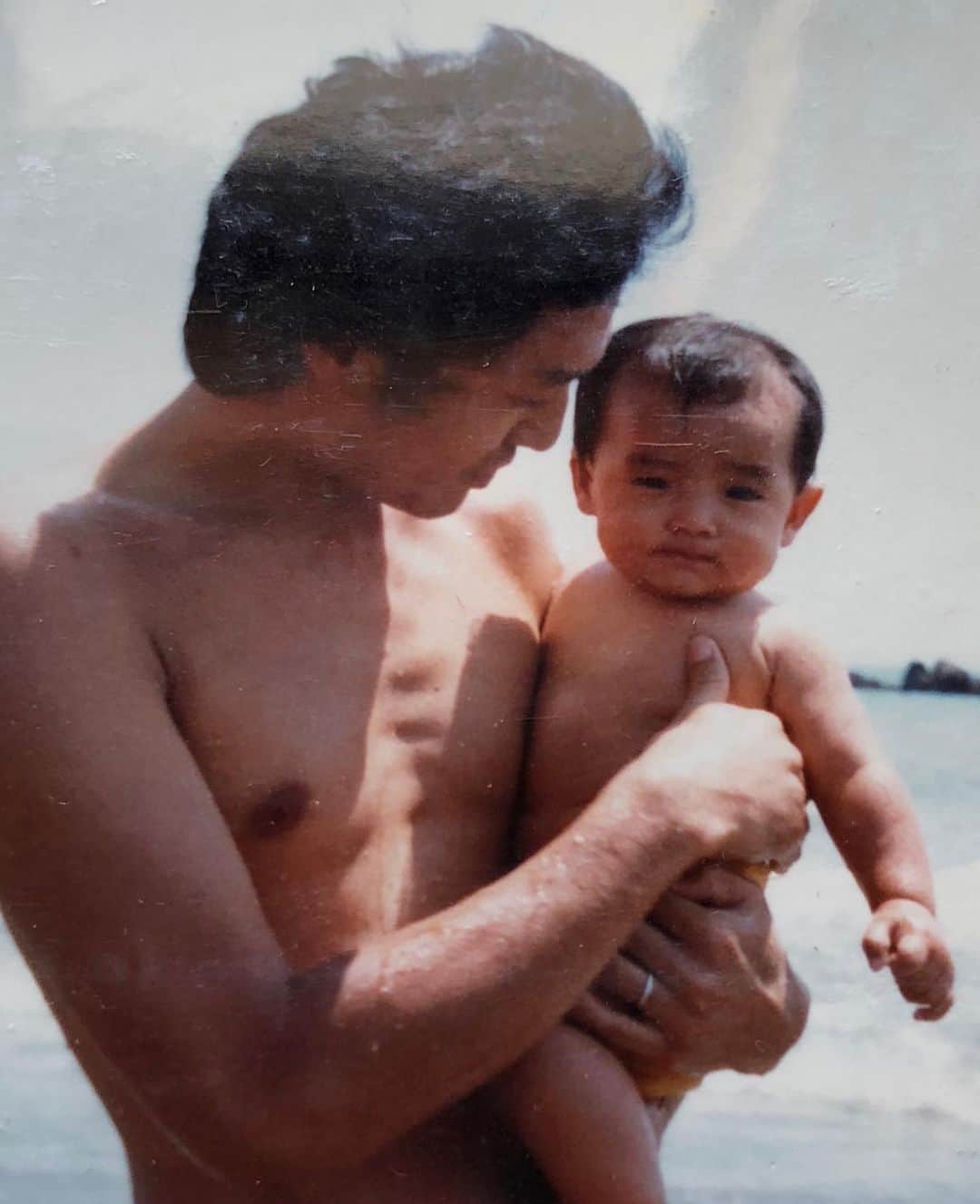 ジュンペイのインスタグラム：「. 1日遅れのfather's day . 誰よりも大好きな人 . 誰よりも尊敬する人 . 誰よりも逢いたい人 . 一生超えられない存在 . そして永遠のスーパースター . 「父、貴方の存在はどれだけ時が経っても、変わらず大きいです。これからも心の中で頼ってしまうかもやけど宜しくね。いつも傍にいてくれてありがとう。」 . 俺もいつか父みたいな父親になりたい✨ . #父の日 #fathersday #父親 #憧れの人 #スーパースター」