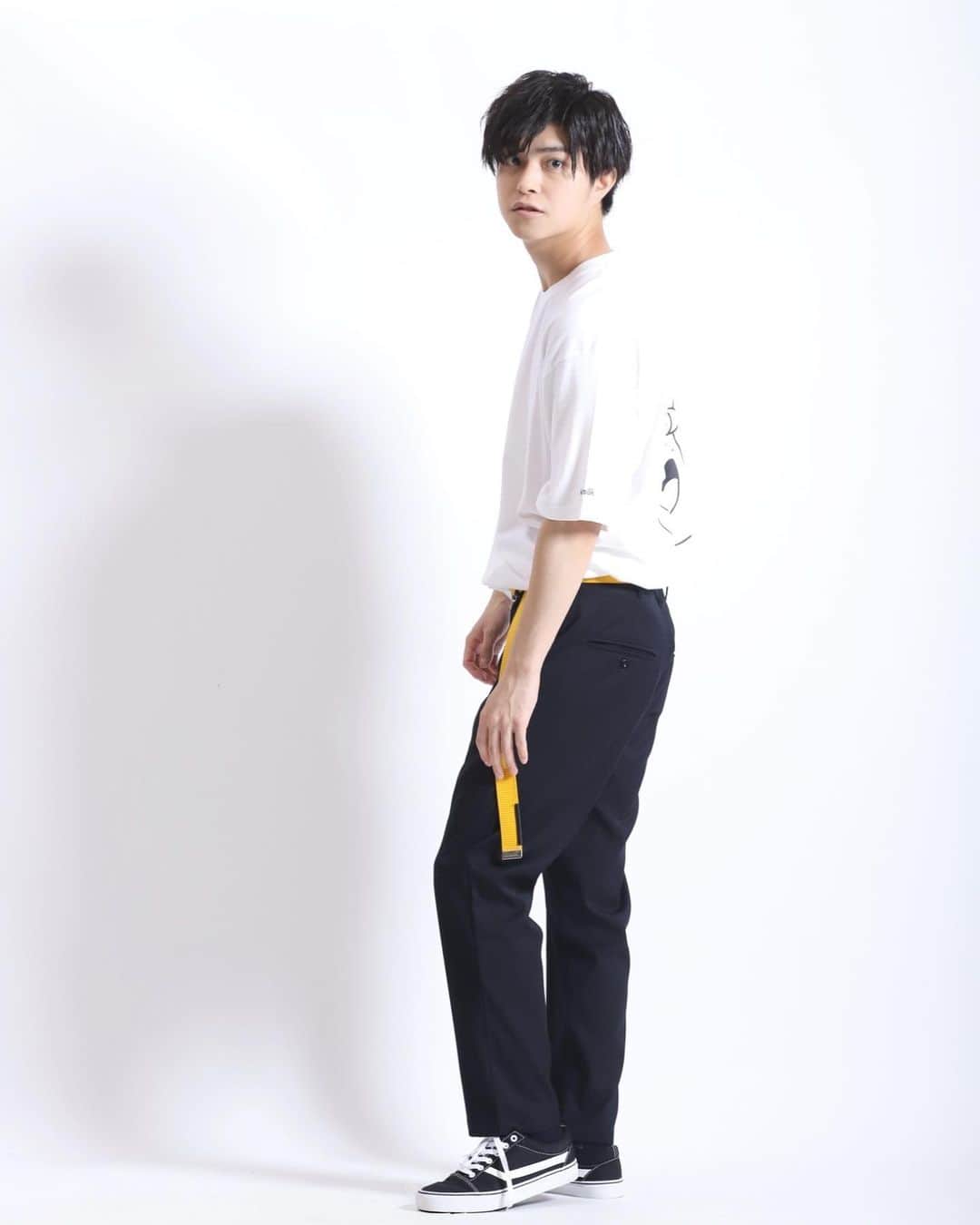 桜木那智のインスタグラム：「こんばんは、 今日は雨でしたね。 季節の変わり目なので、 皆さん体調気をつけてくださいね。  最後のカラーはホワイト🕺🏻 ホワイトにブラックテイストは映えますね〜。かわいい。」