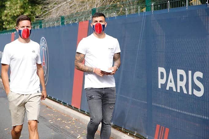 レアンドロ・ダニエル・パレデスのインスタグラム：「Feliz de volver ❤️💙 @psg  #icicestparis」