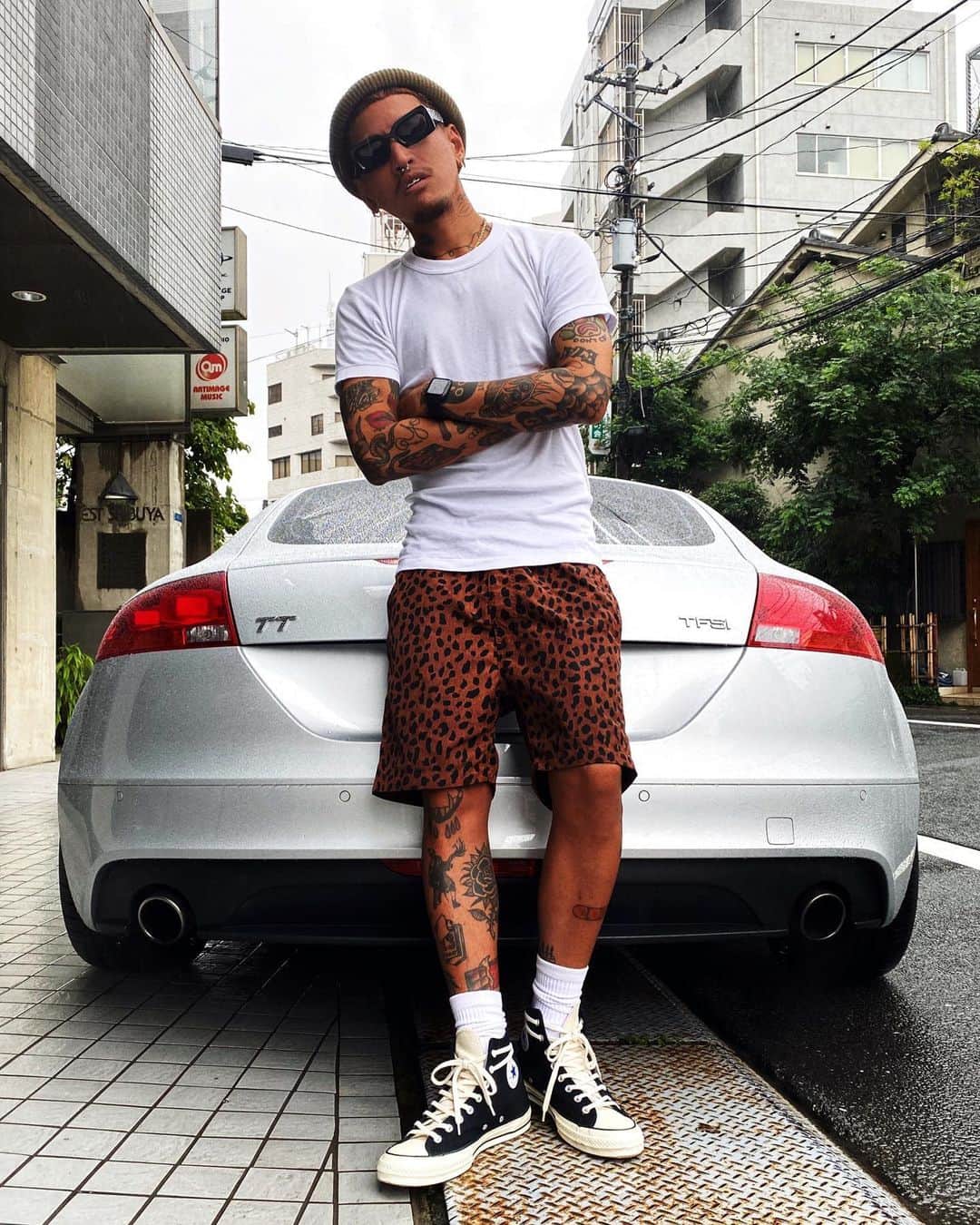 Staxx Tのインスタグラム：「「白T着ててカッコイイ男は本物よ」って俺のママが昔よく言ってた👼🏽 がんばります」