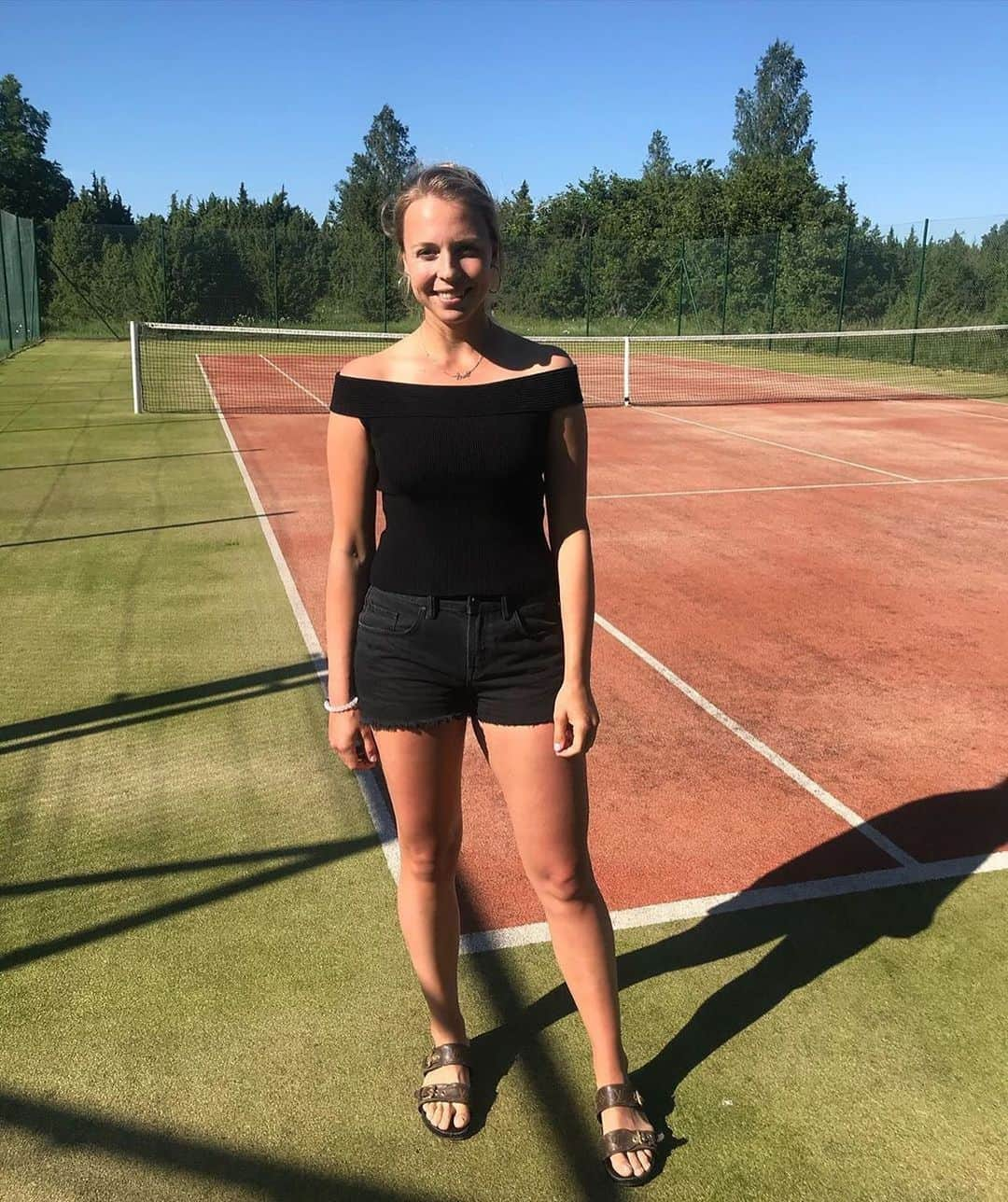 WTA（女子テニス協会）さんのインスタグラム写真 - (WTA（女子テニス協会）Instagram)「#HomeCourt ☀️• @anett_kontaveit 🥰」6月22日 20時44分 - wta