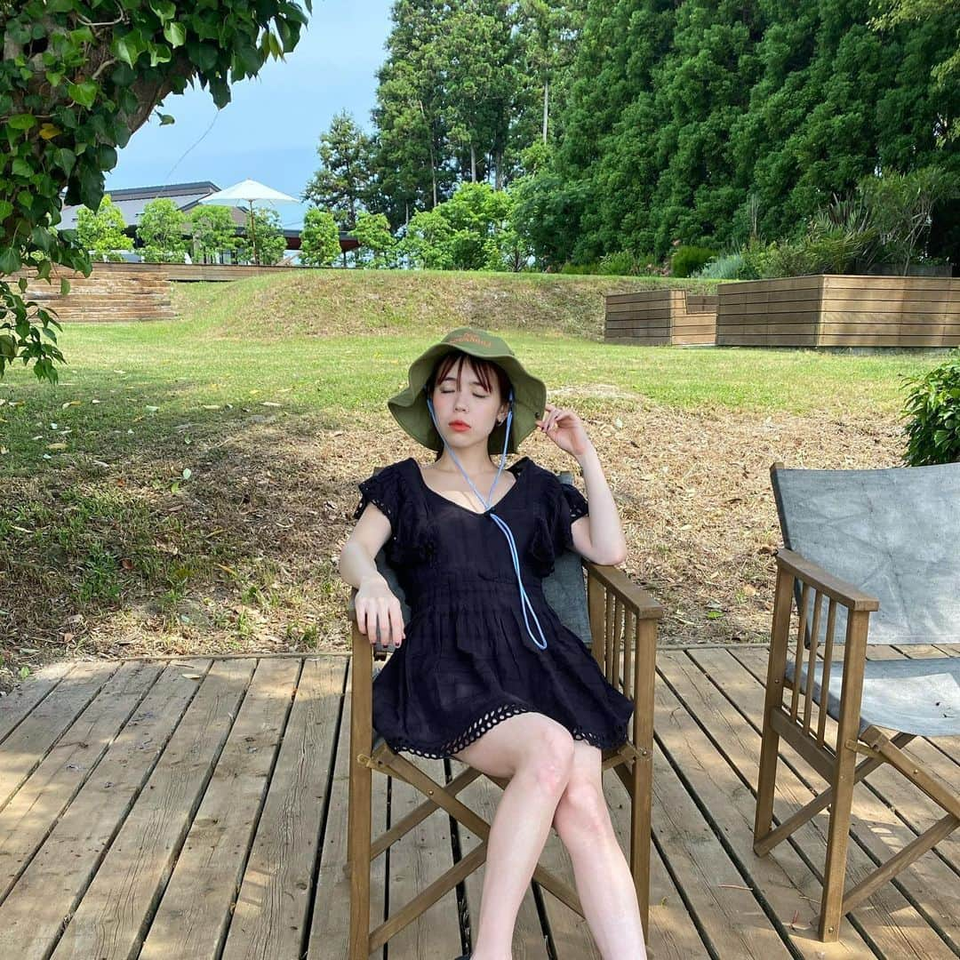 瀬戸あゆみさんのインスタグラム写真 - (瀬戸あゆみInstagram)「🌳🍃﻿ こういうハットにガーリーなワンピースを合わせるスタイル、わたしっぽいなあ〜。﻿ Loving you なつ。﻿ ﻿ このハット、さきほど再入荷しました。 📦→ @dear_sisterhood ﻿ #dearsisterhood﻿ #suicoke ﻿ #urbanoutfitters ﻿ #ayumi_outfit」6月22日 20時46分 - setoayumi