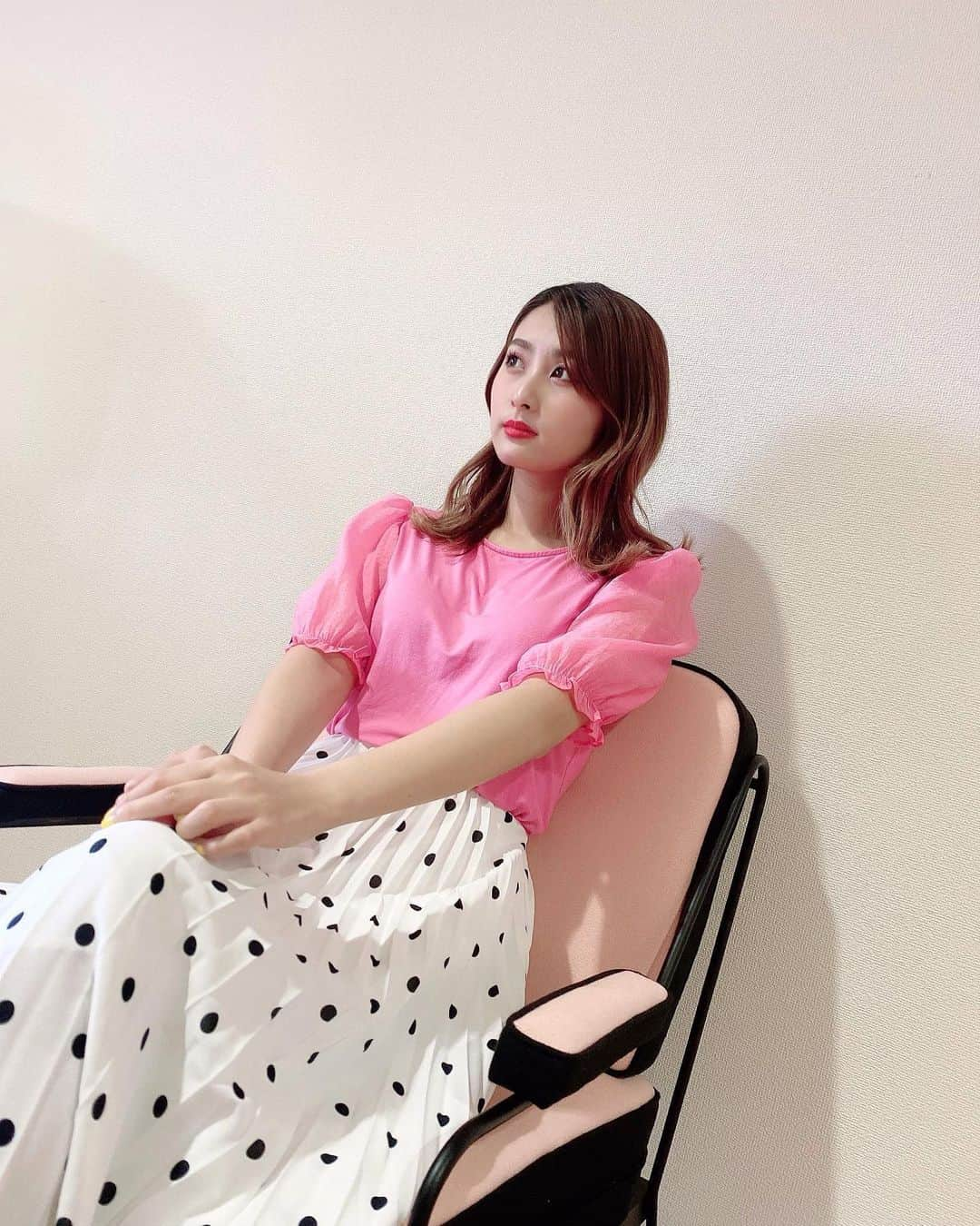 青野美沙稀さんのインスタグラム写真 - (青野美沙稀Instagram)「PINKがテーマの日💖﻿ ﻿ メイクもお洋服もピアスも！﻿ ﻿ 毎日テーマ決めてから﻿ コーデ決めたりメイクするの楽しいよ🎶﻿ ﻿ #pink #ぴんく #ピンク #pinkmakeup #ピンクメイク #hm #misakicode #code #fashion #コーデ #ファッション #chanel」6月22日 20時58分 - misaki_aono