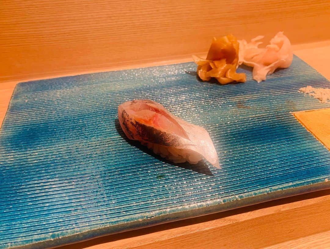 はるぽんさんのインスタグラム写真 - (はるぽんInstagram)「. . 東京行った時に食べたお鮨🍣 . 築地から仕入れてるお店で めっちゃ美味しかった(ヽ´ω`)✨ . 雲丹が食べれて幸せです✺✺ . #築地 #お寿司 #東京グルメ #築地青空三代目」6月22日 21時01分 - harupon96