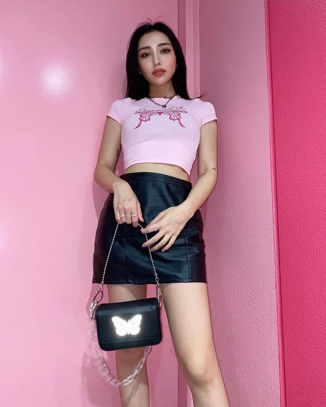 のインスタグラム：「🦋 映画見にいきたいな〜🎬 👚 @24h_party 👜 @pctokyo」