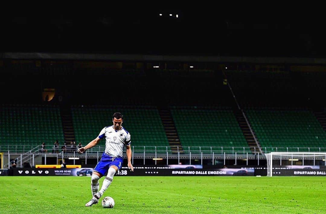 フェデリコ・ボナッツォーリのインスタグラム：「Che emozione tornare in campo! 🏟  Testa già alla prossima! 💪🏻 Forza Samp! 💙🤍❤️🖤🤍💙」