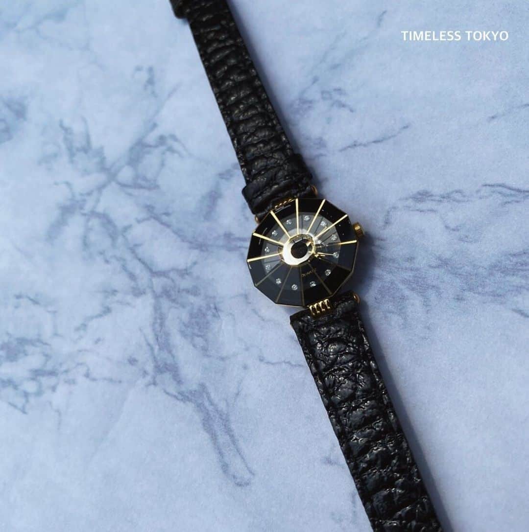 Paula’sのインスタグラム：「【Dior】 ドデカゴンウォッチ　クォーツ  本日はディオールの時計のご紹介です こちらのドデカゴンの形した時計！ あまり見ない形だからこそ誰とも被らず注目されること間違いありません✨ . 詳細はWEB SHOPにて 【R14957】 .  #timelesstokyo#timeless#tokyo#vintage#vintageshop#chanel#selectshop#CELINE#HERMES#GUCCI#DIOR#CHANEL#シャネル#マトラッセ#tiffany#tiffanyandco#ティファニー#ディオール#ヴィンテージウォッチ」