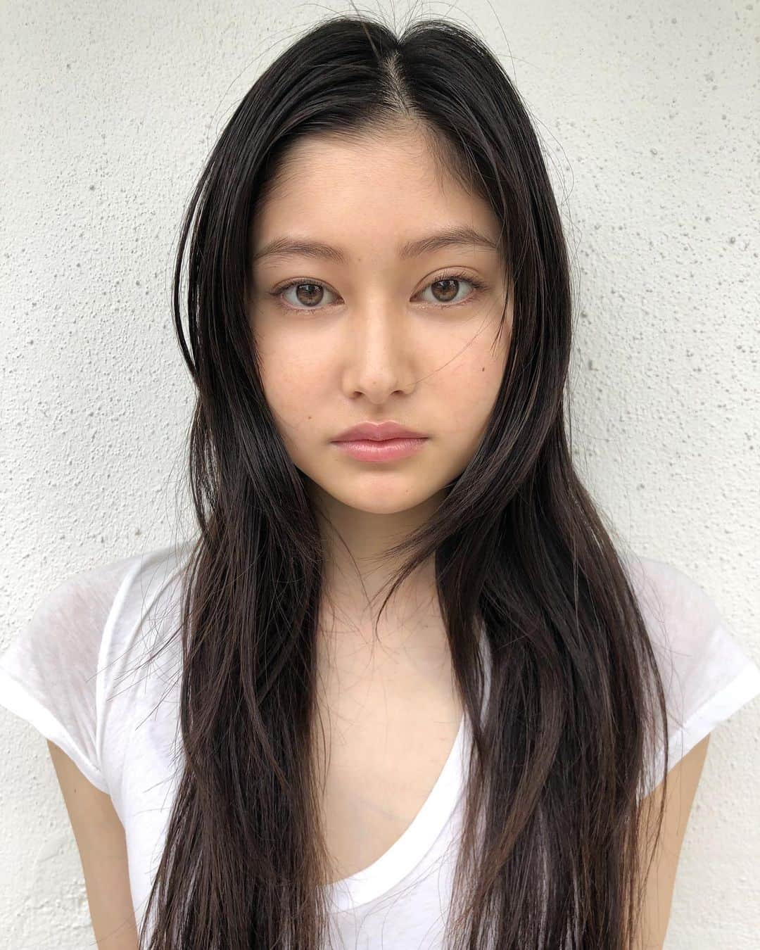 石丸乃晏のインスタグラム：「もっと色んな世界を見たい。 知りたい。楽しみたい。 １８歳も私らしく。私なりに。一歩ずつ。 これから待ってる未来が楽しみ。 Love you all🌼」