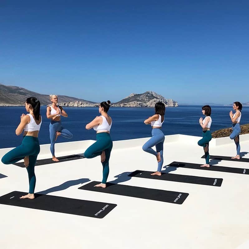 Oyshoさんのインスタグラム写真 - (OyshoInstagram)「New Summer Sessions ✨ Include an outdoor training in your weekly plan: Active Yoga, Running, Functional Training or Paddle Surf. Check our Agenda at Oysho.com . #oysho #oyshosport #trainwithus」6月22日 21時13分 - oysho