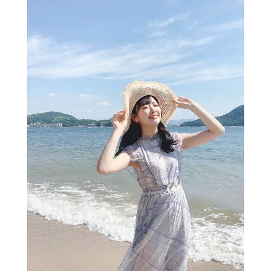のインスタグラム：「． 海の投稿ラストです。 来年も麦わら帽子持って海行こう☺️笑 #海 #sea #ootd #ootdfashion #ワンピース #tittyandco #帽子 #麦わら帽子 #milkfed #STU48 #石田千穂」