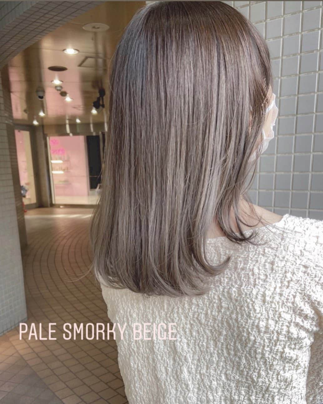 佃加菜さんのインスタグラム写真 - (佃加菜Instagram)「✿ぱつっとカット✿ . 透明感のある ✿pale smorky beige✿ . 毛先は揃えて真っ直ぐに♡🌷 甘すぎる、可愛いヘアから ちょっぴり大人可愛いめに抜け出したい方に♡ . 品があって、ナチュラルでスイート "媚びない可愛い"に変わりませんか♡ ワンカールでキマる、大人可愛いカット♡ . #shima #shima_daikanyama #sweet #natural #beige #大人可愛い」6月22日 21時52分 - tsukuda_kana