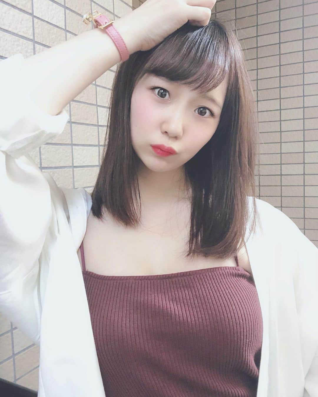 大段舞依のインスタグラム：「﻿ ﻿ この間、髪の毛がくせ毛でくるくるだったので﻿ 縮毛とカットをしに美容院に行ってきました💇‍♀️﻿ ﻿ 雨の日でもくせ毛が目立ってなくて最高〜☺️💕﻿ ﻿ @a_go_endo さんありがとうございました！！！﻿ ﻿ ﻿ #美容院 #air_osaka #くせ毛﻿ ﻿」