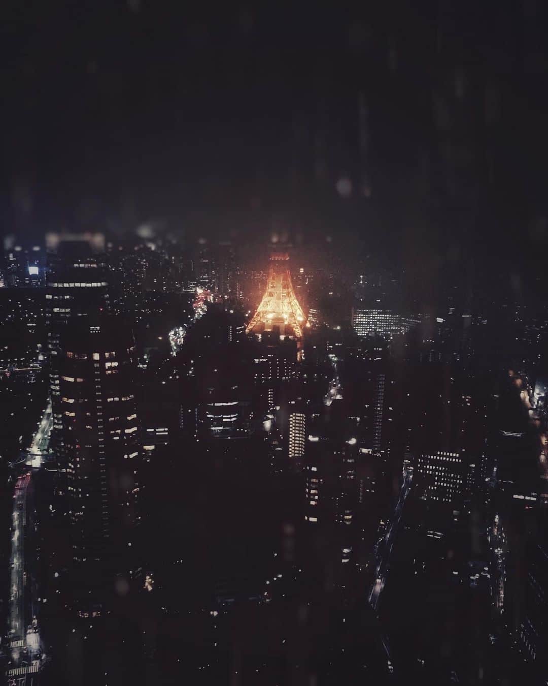 ima_ju / Jun Iのインスタグラム：「: : Headless Toky∞ Tower ☔️ : : : ::」