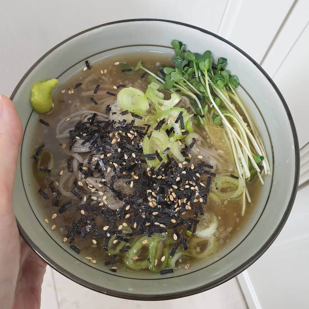 チョン・シアさんのインスタグラム写真 - (チョン・シアInstagram)「오늘의 저녁메뉴🍜 #백집사 표 메밀국수 👍」6月22日 21時53分 - jung.sia