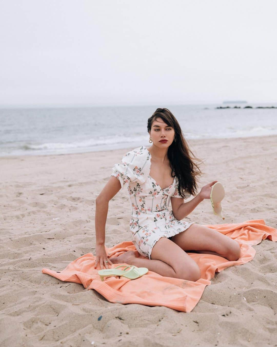 ナタリー・スアレスさんのインスタグラム写真 - (ナタリー・スアレスInstagram)「Have you checked out @amazonfashion's Big Style Sale? I grabbed this romantic mini and pair of lime green shoes to take beachside. Best thing of all was that this look was a deal. Shop them now in my Stories! The sale starts today so start shopping! #founditonamazon #ad」6月22日 21時54分 - natalieoffduty