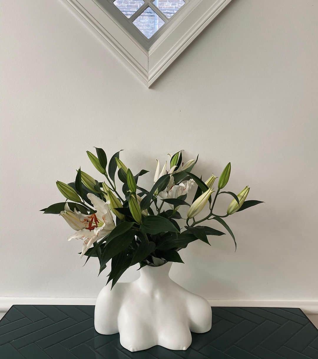 ペニーレ・タイスベックのインスタグラム：「New week, New flowers🤍」