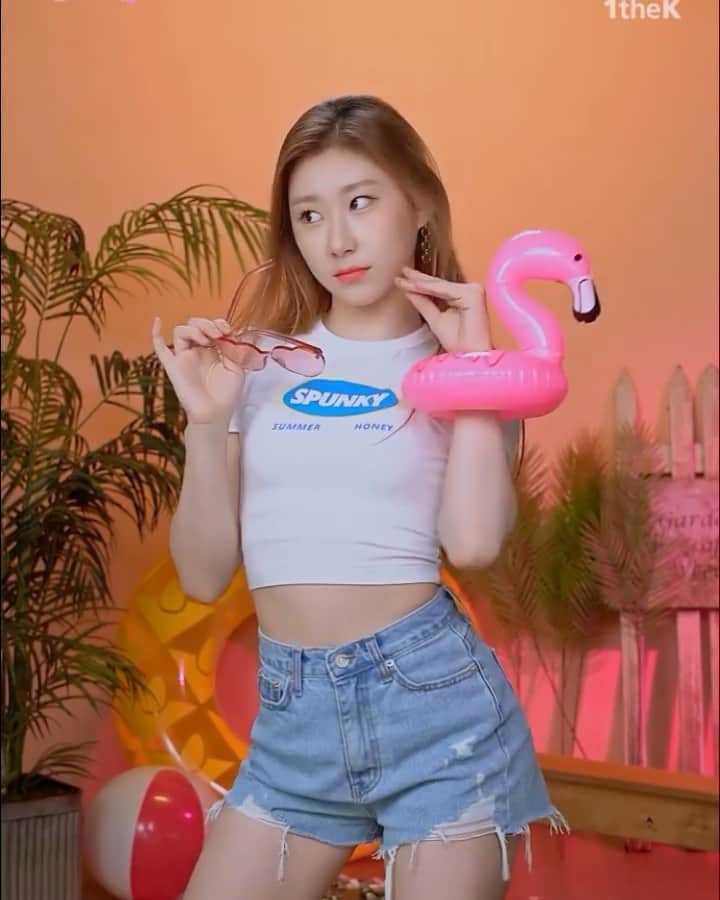 チェリョンのインスタグラム：「bringing back this icy bcuz jype confirms itzy's comeback in late july! praying for chaeryeong center dance break (as main dancer) & give her more lines. please jyp I'm begging you😭🙏」