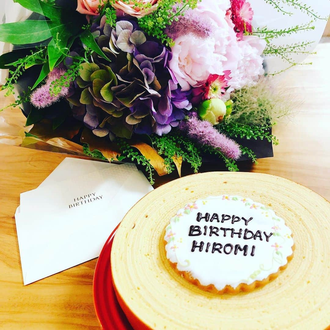 川田裕美さんのインスタグラム写真 - (川田裕美Instagram)「ありがとうございます。 今年の誕生日もとても幸せな一日でした✨😊中身も成長していきたいです。 #6月22日」6月22日 22時11分 - hiromikawata163