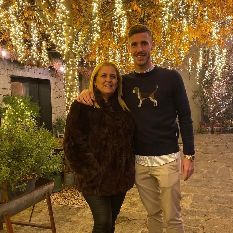 のインスタグラム：「Muchas felicidades . Gracias por estar siempre cuando te necesito . Cada día estás más guapa ! Que ganas de darte un abrazo...Te quiero ,mami @consuelodmp」