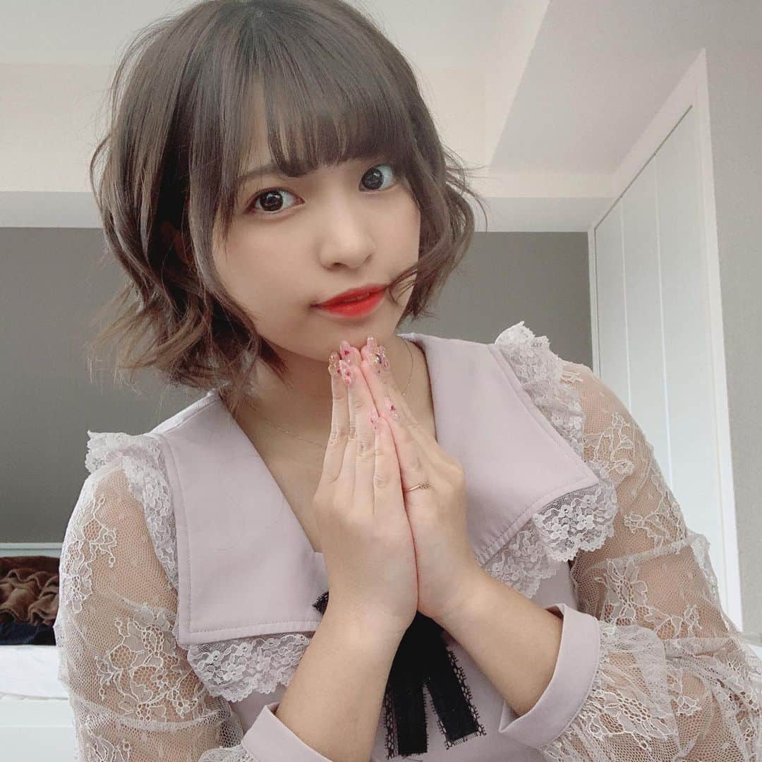 のインスタグラム：「今日はスカパーアダルトさんでインタビューを受けてきました！🙋‍♀️✨ 久々のお仕事だったので気合い入れてセルフ巻き巻きしたよっ🥰 ねおちゃんの作品も放送されるようなのでチェックしてみてください🙌🙌🙌 #メイク後 #自撮り #セルフアレンジ #ヘアアレンジ #ショートヘア #ショートボブ #ショートヘアアレンジ  #珍しく #動画あり」