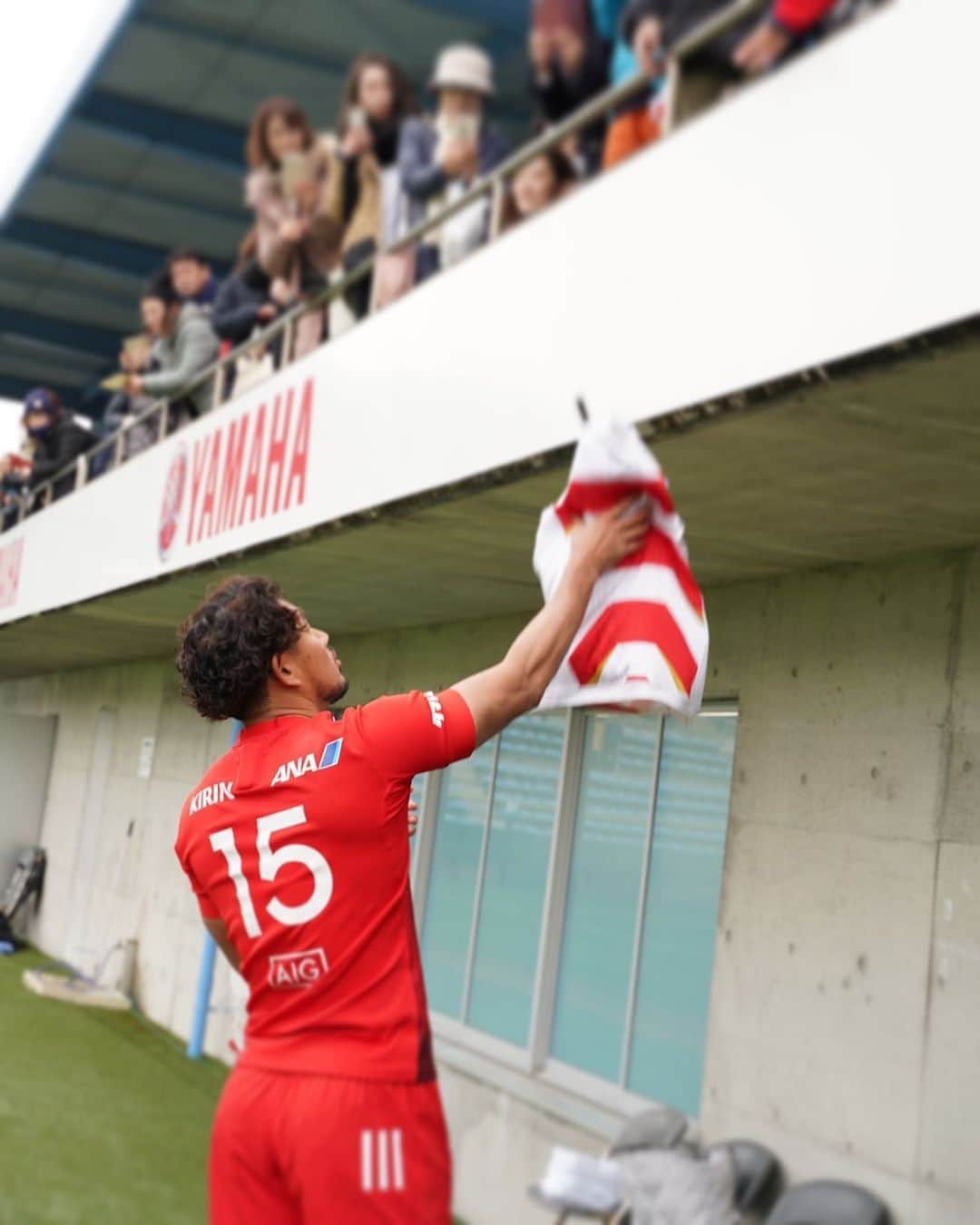 山中亮平のインスタグラム：「今日32歳になりました！ 沢山のメッセージありがとうございました！また皆さんの前でラグビーができるように今できることをしっかりやっていきたいと思います！ またグラウンドで会いましょう💪 . . . #kobelcosteelers  #グラウンドで会いましょう #沢山のメッセージありがとう #32歳 #まだまだ頑張ります」