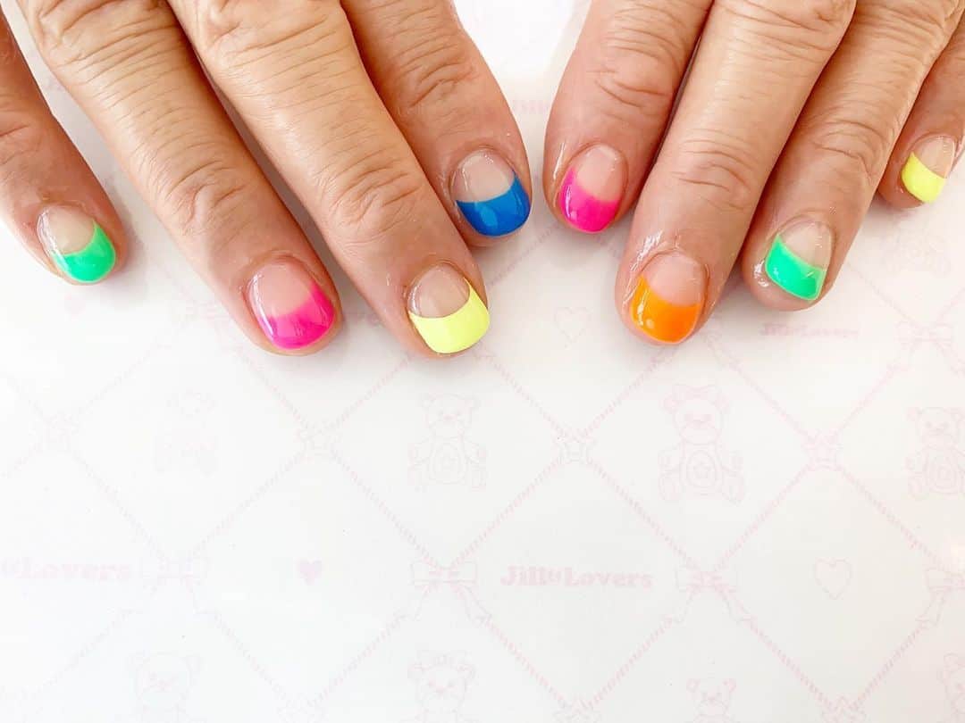 Jill&Loversのインスタグラム：「🌈 #jillandlovers #nail #nailart #paragel #gelneil#gel #ネイル #ネイルアート #me #look #love #かわいい」