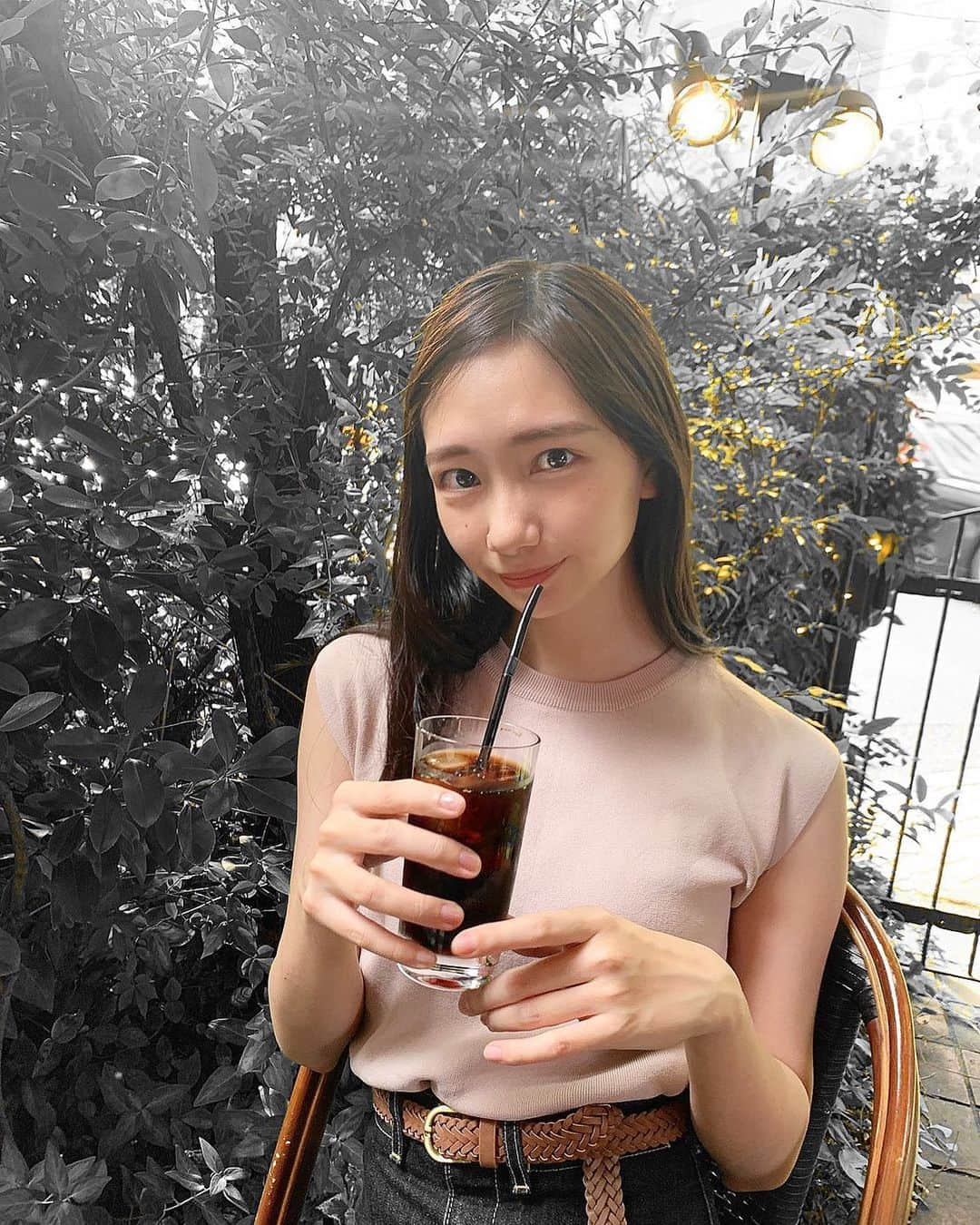 児玉祐莉乃のインスタグラム：「打ち合わせ後まいこねえさんとそのままcafeへ💓😏 この後ミルクとシロップをたっぷりと🥛🍯☕️ photo by ぽんねぇさん🥳  #アイスコーヒー#珈琲#カフェオレ#model#名古屋#japanesegirl#portrait#モデル#model#カメラ女子#인친 #소통 #셀스타그램 #모델 #조반 #좋아요반사 #맞팔 #自撮り #自撮り女子 #셀피#食べるこだま」