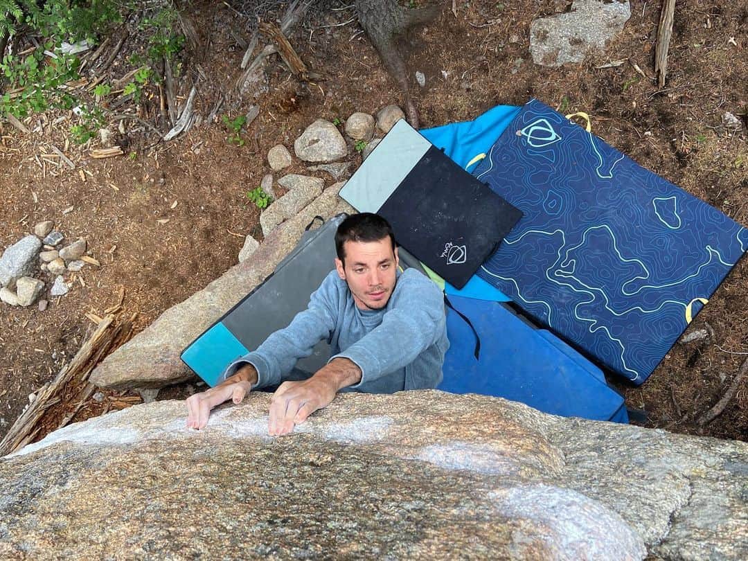 ポール・ロビンソンのインスタグラム：「Super fun times in the basin this weekend climbing on some moderates with a great crew @lizzy.ellison @frank__decaro @sewinnature」