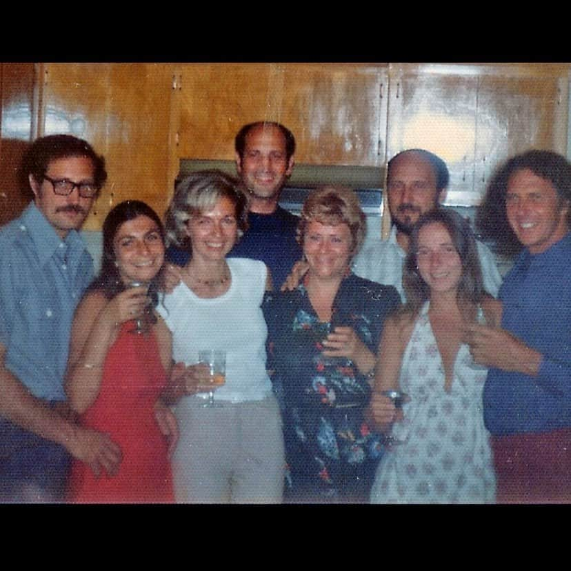 ナネットレポーのインスタグラム：「My Dad and Mom in Visalia Ca early 70’s with my bohemian fun, artsy, lefty Lepore Uncles and Aunts.  Happy Father’s Day! Love and miss you all 😘」