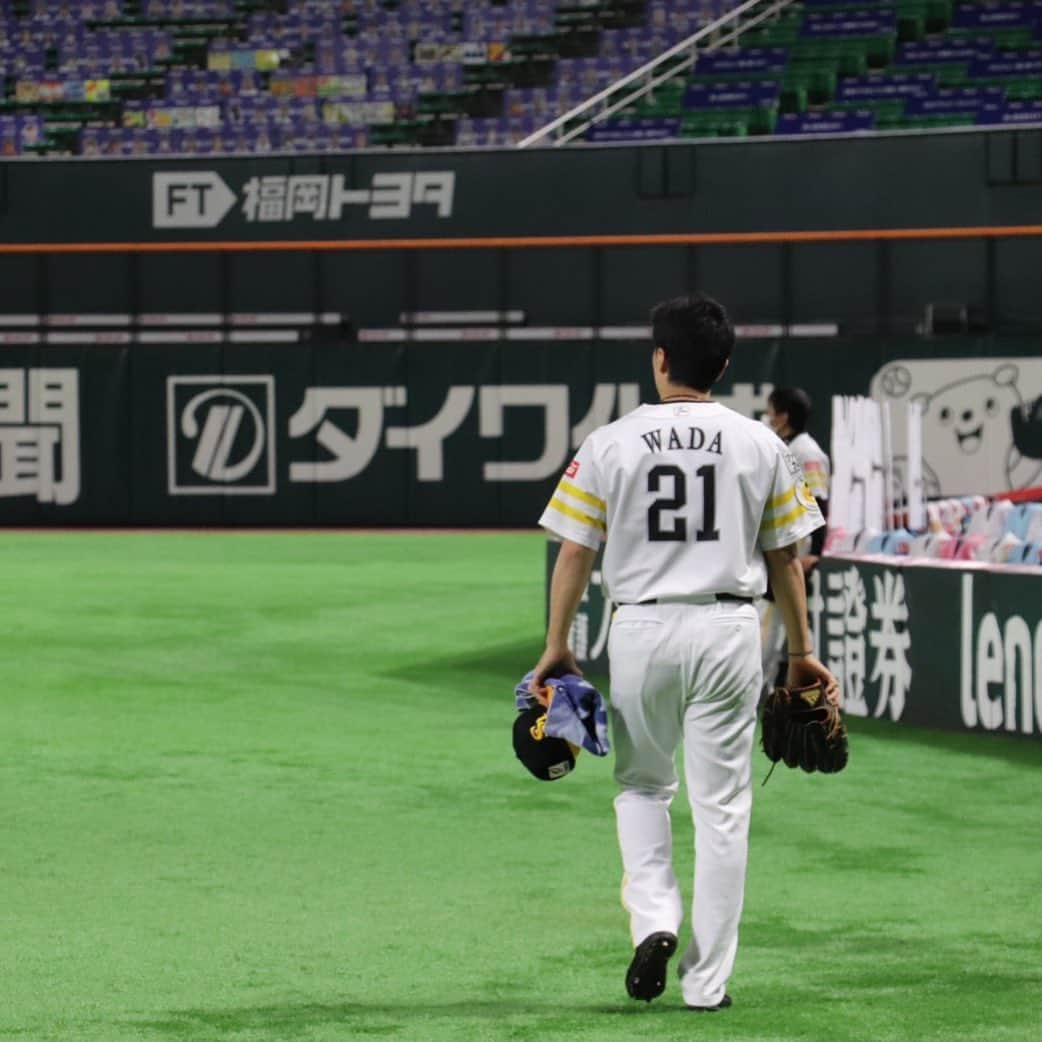 和田毅さんのインスタグラム写真 - (和田毅Instagram)「6/20の今季初登板、テレビ越しではありますが、たくさんの応援ありがとうございました。 チームを勝利に導けず、悔しい結果になりましたが、次の登板に向けて頑張ります。 #和田毅 #新しい登場曲 #21 #聞いてもらえたかな #すごくいい歌なので #是非フルで聞いてみてください #今日はもう一つ #投稿します」6月22日 23時23分 - tsuyoshiwada.21