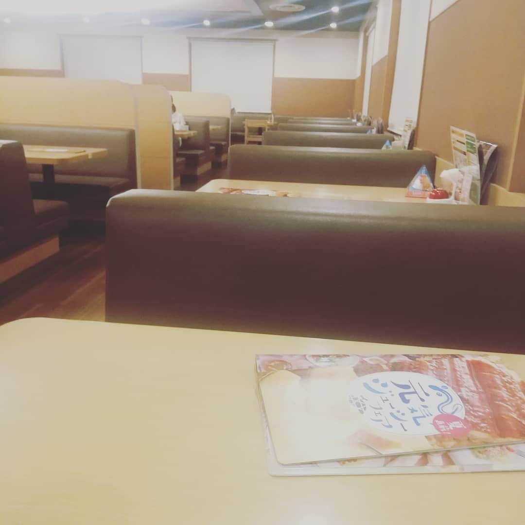 松本隆博のインスタグラム：「。 誰もいないJoyfull(￣▽￣;) 閉店されたら辛いから！ 少しでも金おとすから(^ ^) …なかなか落ち着く。 (^-^)」