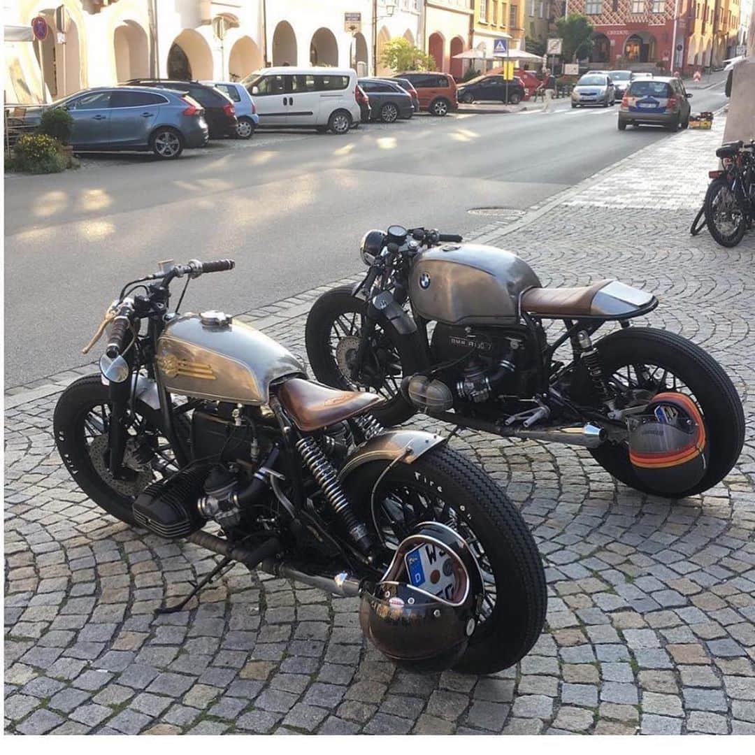 epidemic_motorsさんのインスタグラム写真 - (epidemic_motorsInstagram)「Wasserburg @alex_i986 and @zakko501  and their BMW 100rs Left or right?⬆️⬇️ #StartYourEngines #motorcycle  #bike  #custom  #ride  #epidemicmotors #epidemic_motors #ride_like_hell  #instamoto #stocksucks #artist #builtnotbought  #miami #saint_motors #saintmotors #kustom  #kulture  #caferacer  #bratstyle  #musicians #texas #motos #filmmaker #filmmaking #movie #dj #producer #writer #art #カフェレーサー」6月22日 23時37分 - epidemic_motors