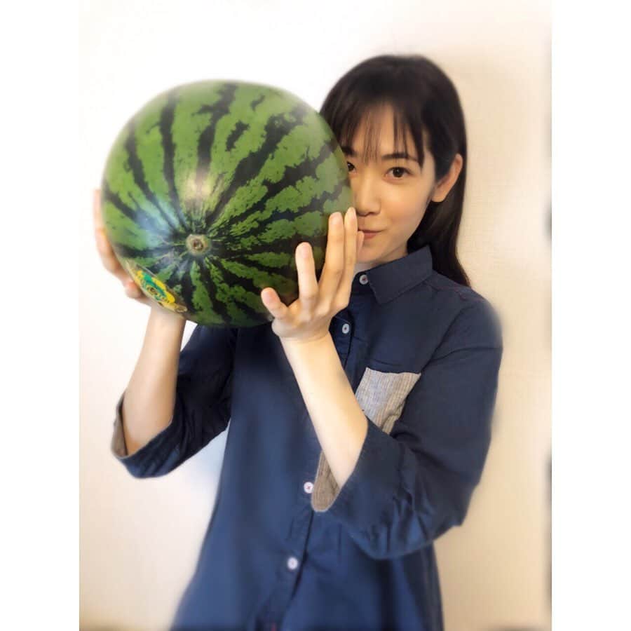 阿部純子さんのインスタグラム写真 - (阿部純子Instagram)「夏をいただきますっ✨🙏 #クリームスイカ」6月22日 23時43分 - junkoabe_official
