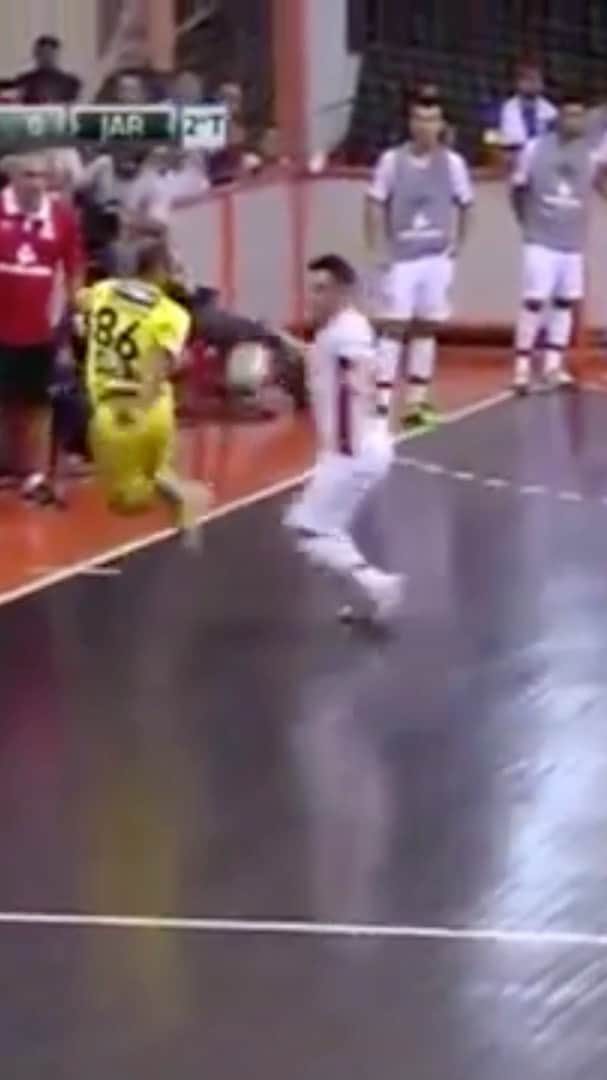 アレッサンドロ・ローザ・ヴィエイラのインスタグラム：「1º - @eduvillalva7  2º- @oitomeiafutsal  3º- @seanfreestyle  4º- @edsonfutsal08  Edição 😡 @adonias」