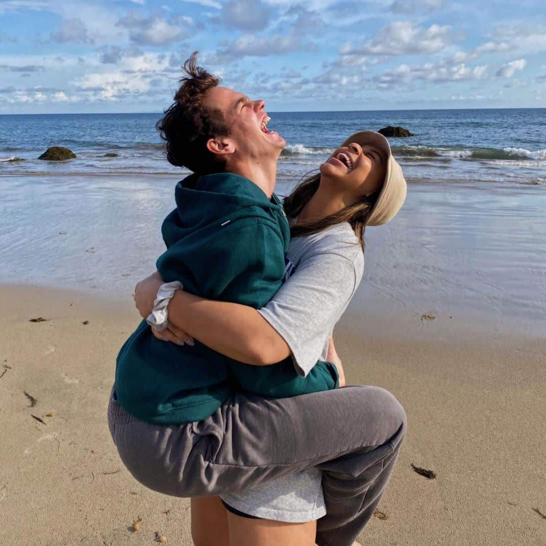 Nia Sioux Frazierさんのインスタグラム写真 - (Nia Sioux FrazierInstagram)「If I had a dollar for every time you’ve made me smile I’d be a trillion-air. @itsjakeclark Thanks for being my partner in crime, my insta bf, and my best friend. You make the world a better place. Love you forever jake❤️」6月23日 0時08分 - niasioux