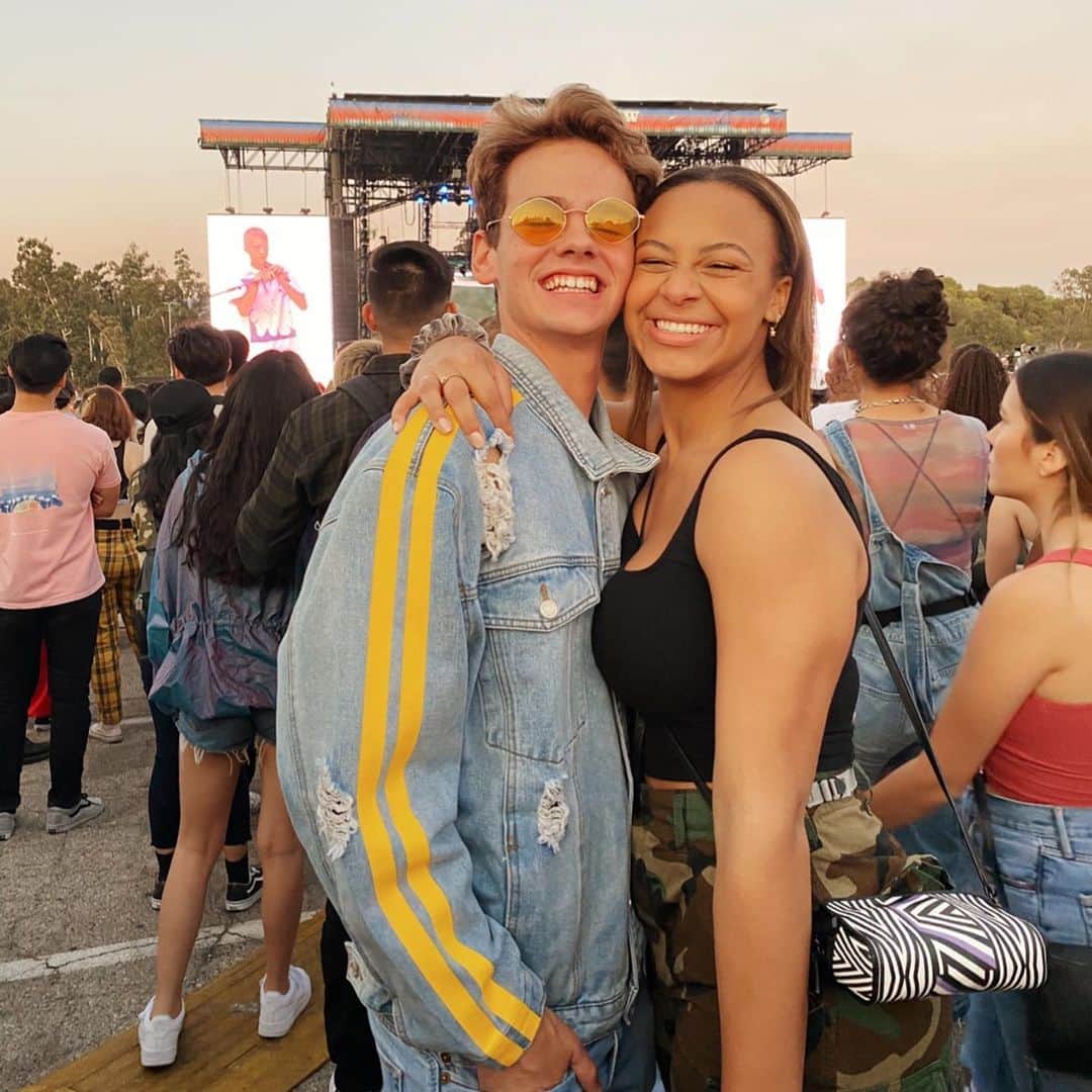 Nia Sioux Frazierさんのインスタグラム写真 - (Nia Sioux FrazierInstagram)「If I had a dollar for every time you’ve made me smile I’d be a trillion-air. @itsjakeclark Thanks for being my partner in crime, my insta bf, and my best friend. You make the world a better place. Love you forever jake❤️」6月23日 0時08分 - niasioux