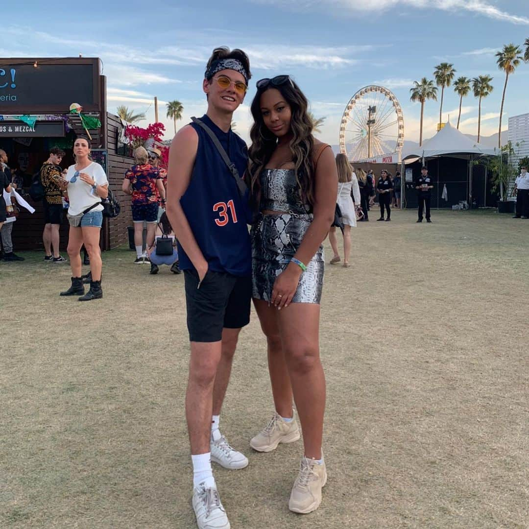 Nia Sioux Frazierさんのインスタグラム写真 - (Nia Sioux FrazierInstagram)「If I had a dollar for every time you’ve made me smile I’d be a trillion-air. @itsjakeclark Thanks for being my partner in crime, my insta bf, and my best friend. You make the world a better place. Love you forever jake❤️」6月23日 0時08分 - niasioux