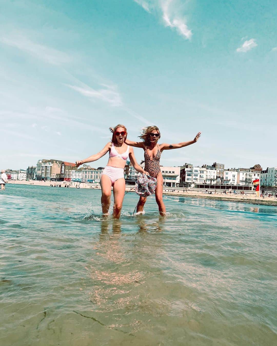 ルー・ティーズデールのインスタグラム：「Margate Del Sol 🐬」