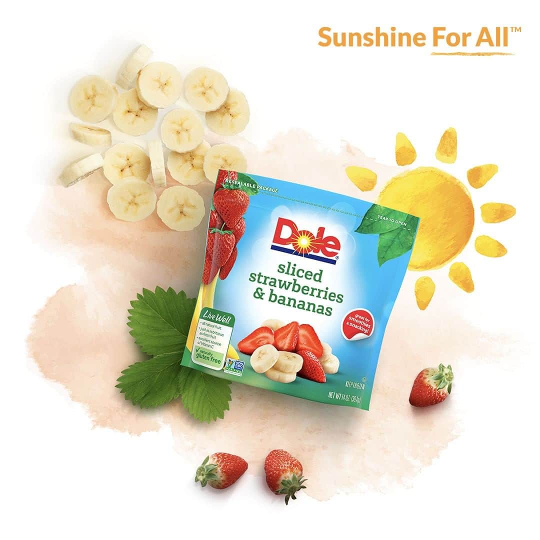 Dole Packaged Foods（ドール）のインスタグラム：「#DidYouKnow that while fresh bananas are high in Vitamin C, so are the bananas in our DOLE® Frozen Sliced Strawberries & Bananas? One cup supports heart health and immunity.」