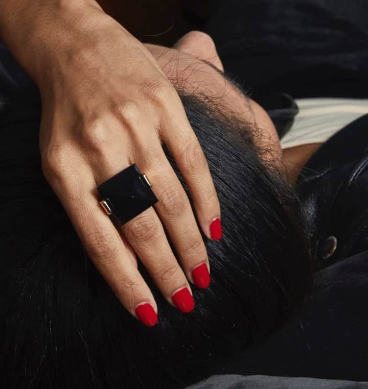 OPIさんのインスタグラム写真 - (OPIInstagram)「Harnessing excitement, strength, love and energy with #RedNails ❤️ Head to our link in bio to find your go-to red polishes.  Shade: #BigAppleRed  #OPIObsessed #ColorIsTheAnswer #NOTD #NailSwag #NailsOfInstagram #NailsOnFleek #NailPolish #Nails #OPI」6月23日 0時31分 - opi